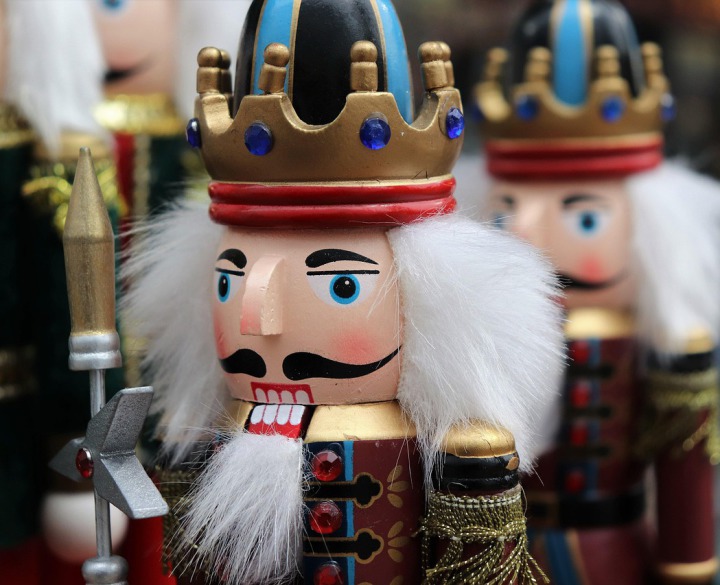 Parken KA, zentral, in der city parken, Breuninger, Fit inn, karstadt sport,  Vitalis Zahnklinik,  BGH, Schloss Karlsruhe, Landesmuseum KA, einkaufen KA, shoppen KA, c&a, marktplatz ka, essen gehen ka